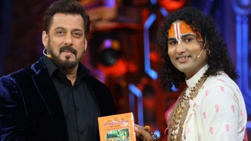 Aniruddhacharya picture with Salman Khan goes viral BB 2024 news in hindi