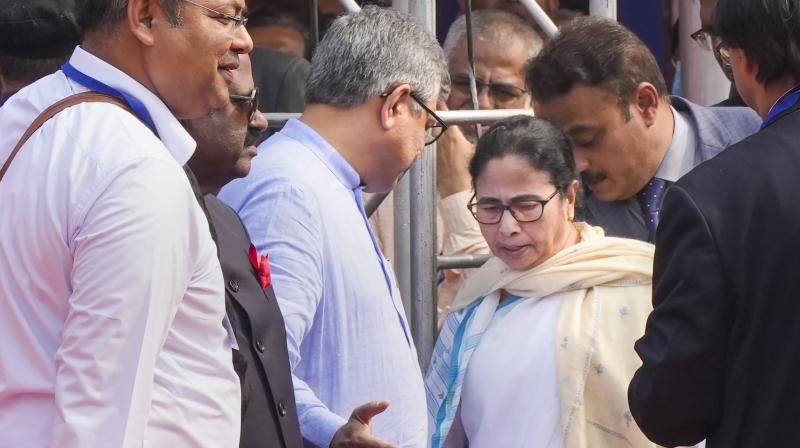 Mamata Banerjee refused to sit on the dais at Howrah station