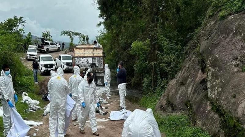 Bodies of 11 people found in a truck in Mexico news in hindi