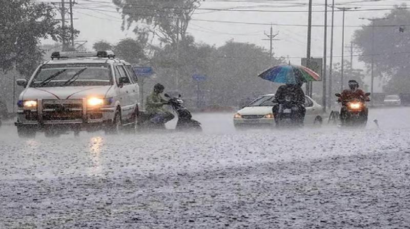 heavy rain in Chennai, schools-colleges closed on Tuesday news in hindi