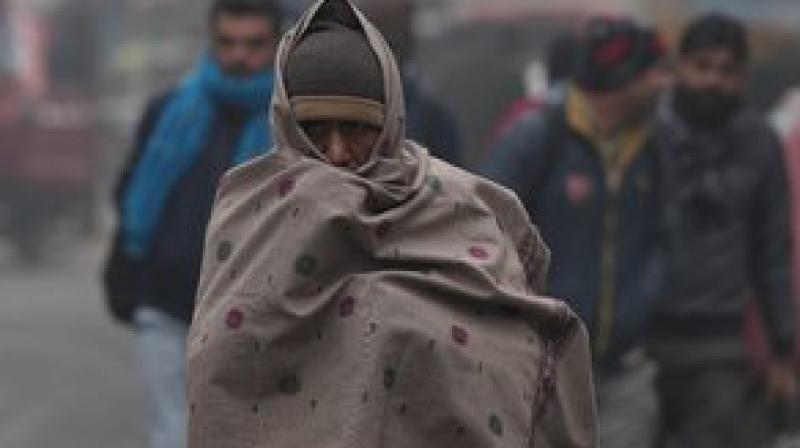 New Delhi: Temperature rises in Delhi, people get relief from cold