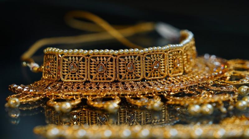 Gold prices fall, know latest price in your city news in hindi