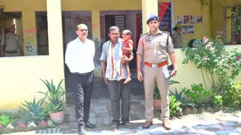 A father sold his 2 year old son, Uttar Pradesh news In hindi