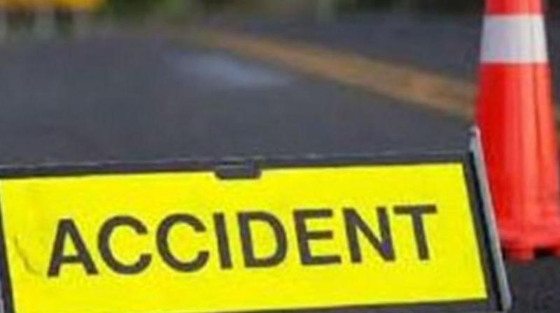 Uttar Pradesh: Three youths died after being hit by a bus in Ghazipur.