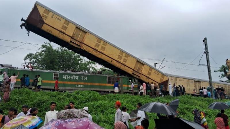 train accident in West Bengal, 13 people died news in hindi