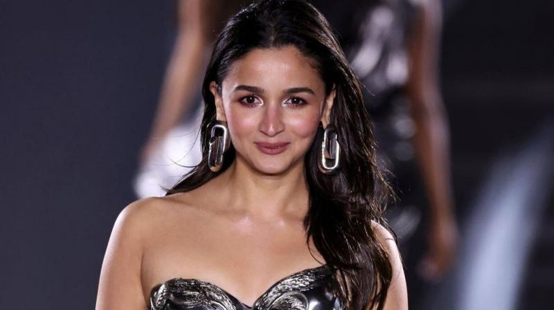 Alia Bhatt made her debut in Paris Fashion Week, created a stir news in hindi