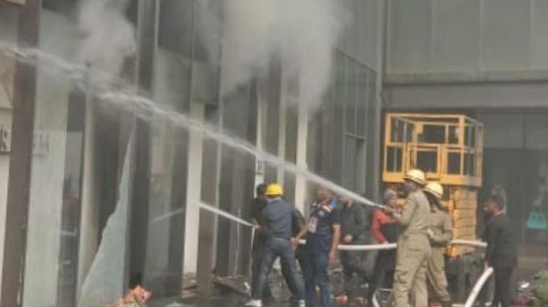 Indore shopping mall Fire, goods worth Rs 2 crore burnt to ashes News In Hindi