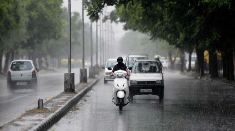 People troubled by heavy rain in Gujarat, 3 people dead so far news in hindi