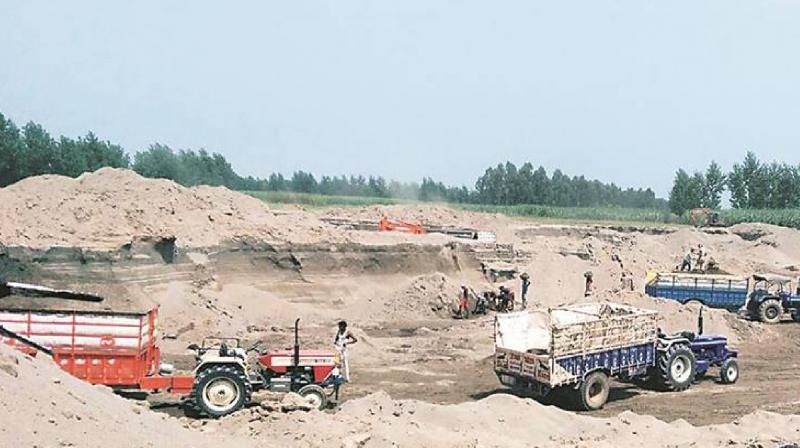 Center did not respond on illegal mining, High Court news in hindi