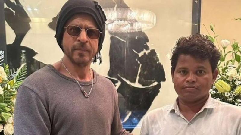 Shah Rukh Khan meets Jharkhand fan waited Mannat 95 days News In Hindi