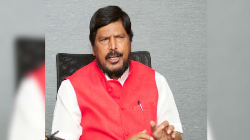 Devendra Fadnavis moving towards becoming CM of Maharashtra, Athawale news In hindi