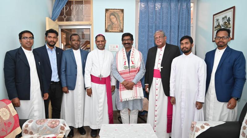 Chief Minister Hemant met Archbishop Felix Toppo