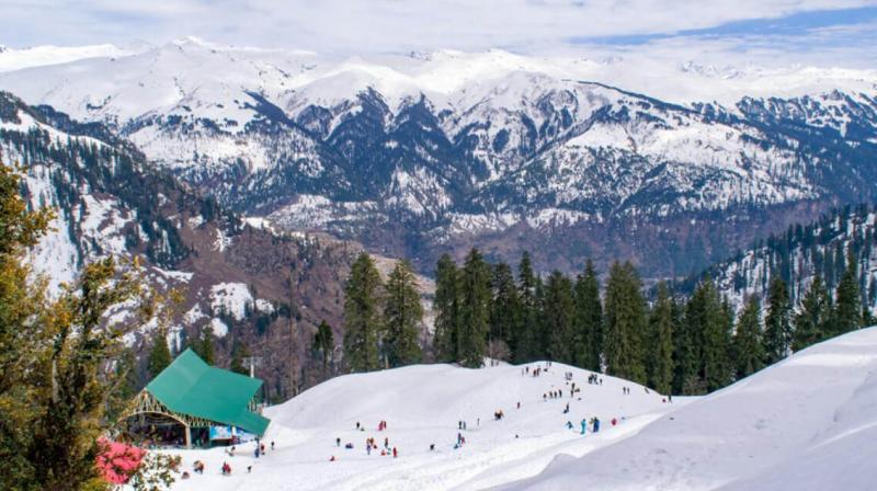 Snowfall happened in Rohtang, Manali, tourists enjoyed this beautiful sight