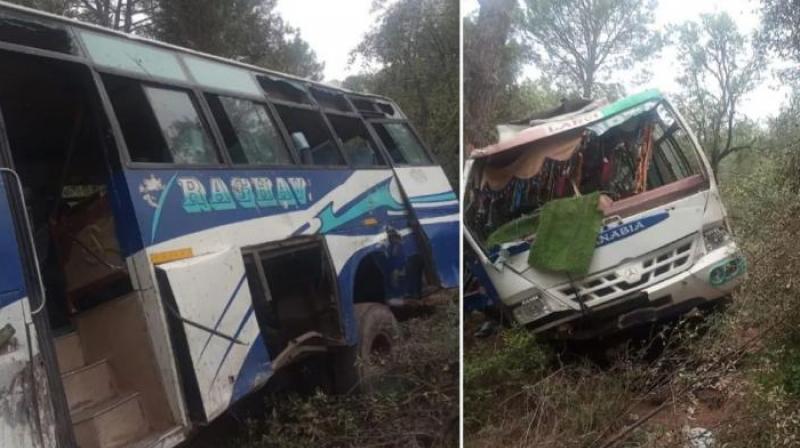 Jammu and Kashmir Bus accident, passengers injured News in hindi