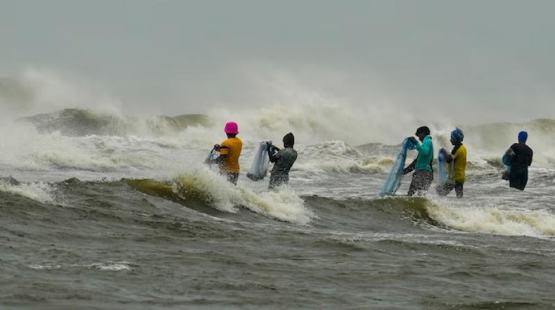 Cyclone Fangal rain Tamil Nadu schools colleges closed News In Hindi