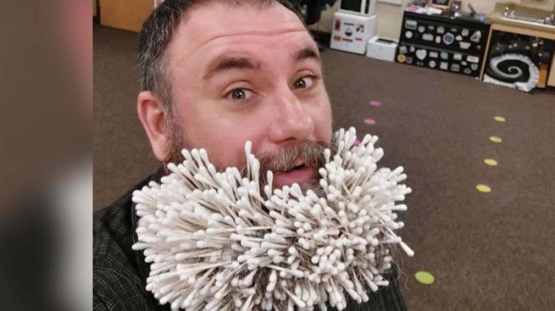 Man creates strange world record by sticking 2470 ear buds in his beard