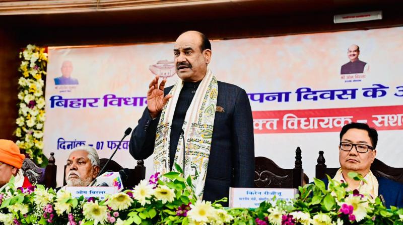 लोकसभा अध्यक्ष ओम बिरला एक दिवसीय बिहार दौरे पर आज पटना पहुंचे और बिहार विधान सभा के स्थापना दिवस समारोह में मुख्य अतिथि के रूप में शामिल हुए।