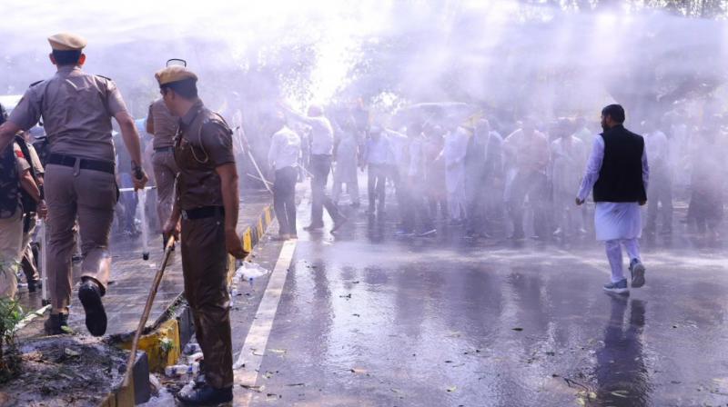 Demonstration of AAP workers in Haryana, lathi charge news in hindi