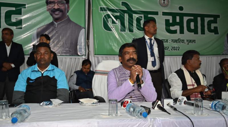 Chief Minister Hemant informed the villagers about the schemes and works of the government