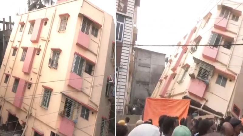 Four Storey Building Collapse in Baghajatin kolkata news in hindi