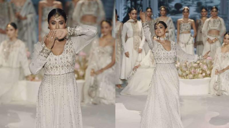 Shriya Saran performs Kathak while walking ramp fashion Show News in Hindi