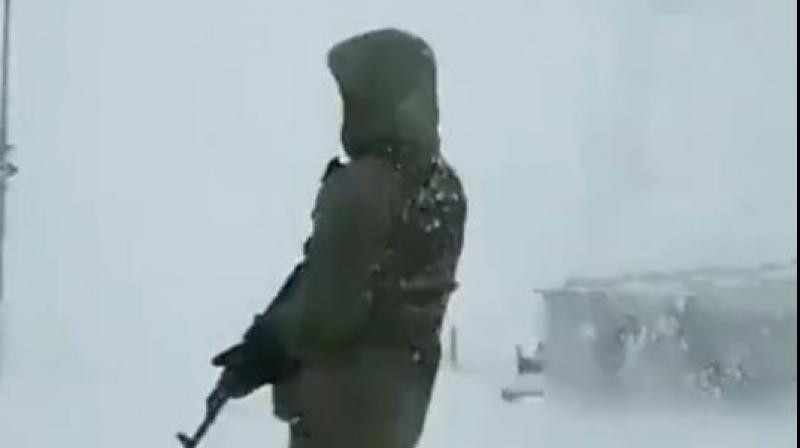 This video of an Indian soldier will make you respect him, watch the video..