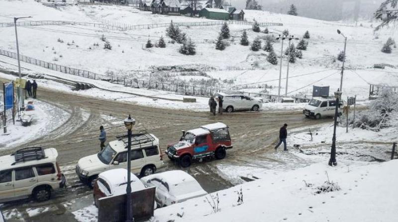 Himachal Weather Update Season First Snowfall Triggers Mishaps news In Hindi