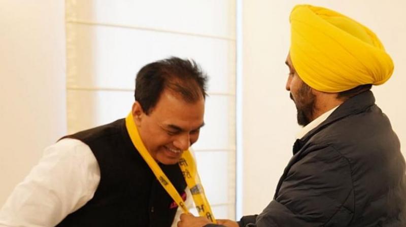 Senior Congress leader Raj Kumar Chabbewal joins AAP News In Hindi 