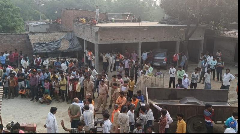 UP Sitapur Murder News in hindi man murdered his entire family