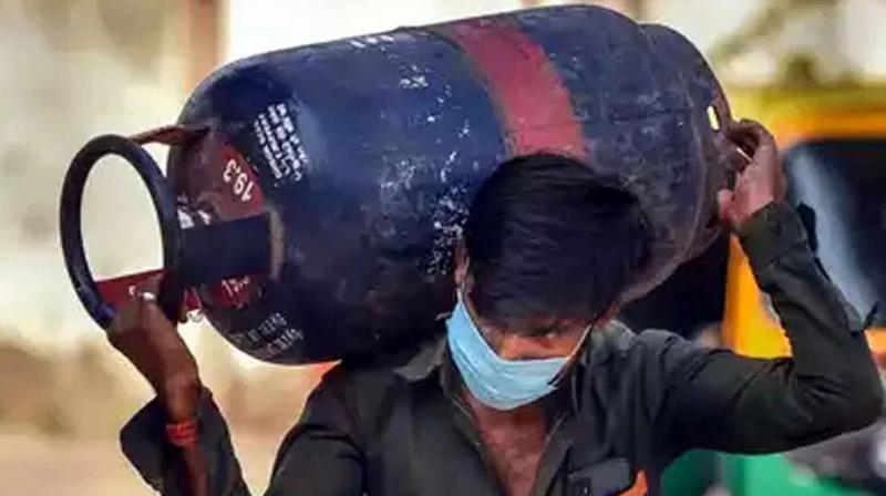  Gas Cylinder Price Hike Today News In Hindi