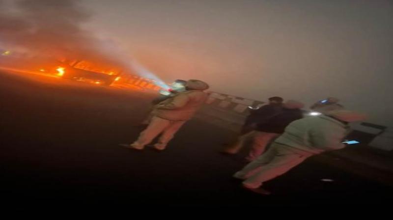 Fire broke out in a mini bus running on Satluj bridge in Ludhiana