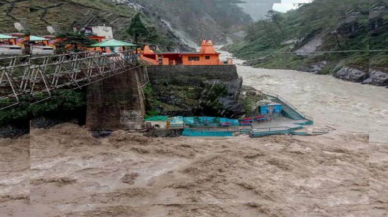 Chardham Yatra halted due to landslide in Uttarakhand news in hindi