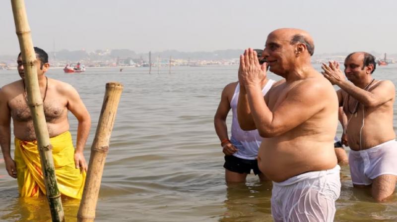 Rajnath Singh took a holy dip at Triveni Sangam, Mahakumbh news in hindi