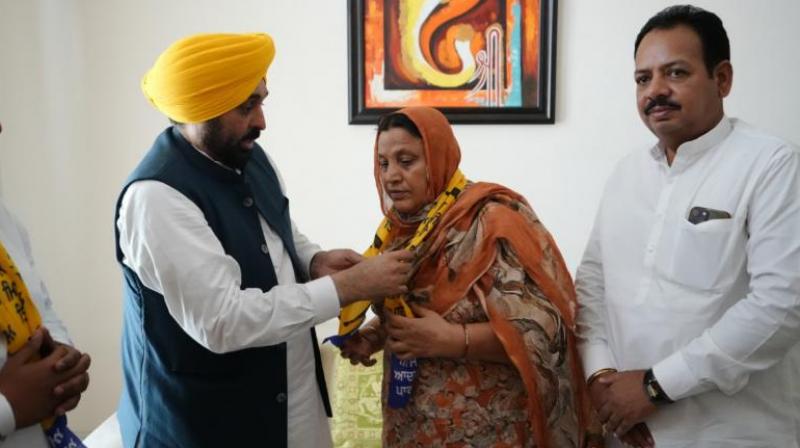 Jalandhar West By Election 2024 Surjeet Kaur joins AAP