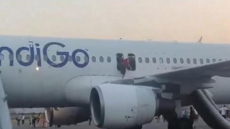 IndiGo Flight Gets Bomb Threat going from Delhi to Varanasi News in hindi