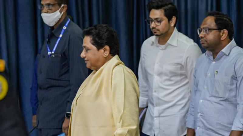 BSP chief Mayawati gave clear indication of keeping distance from 'NDA' and 'India' alliances