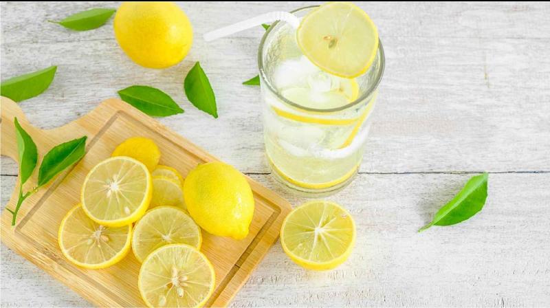 Will drinking lemon water reduce weight? News in hindi