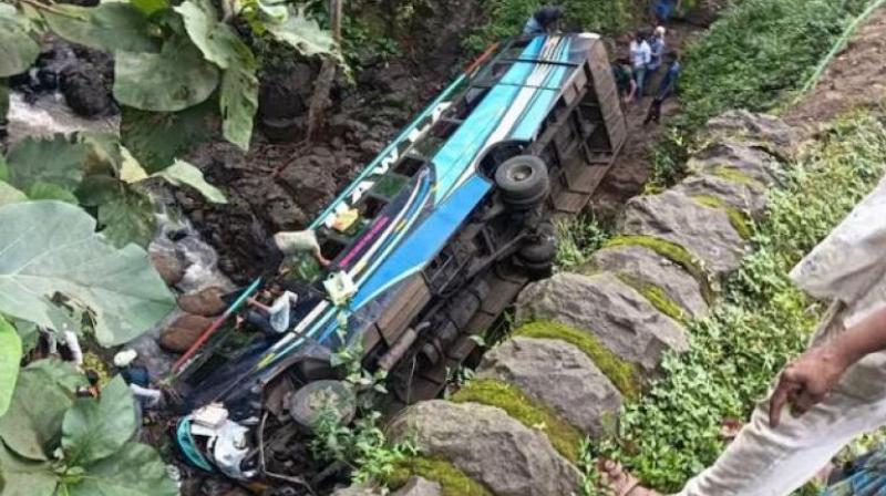 Amravati Bus Accident: Bus went out of control in Amravati and fell into a 70 feet deep gorge, 4 people died