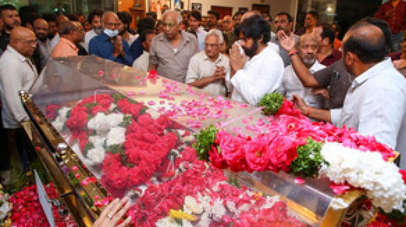 Prime Minister, leaders, film fraternity condole the demise of eminent Telugu actor Krishna