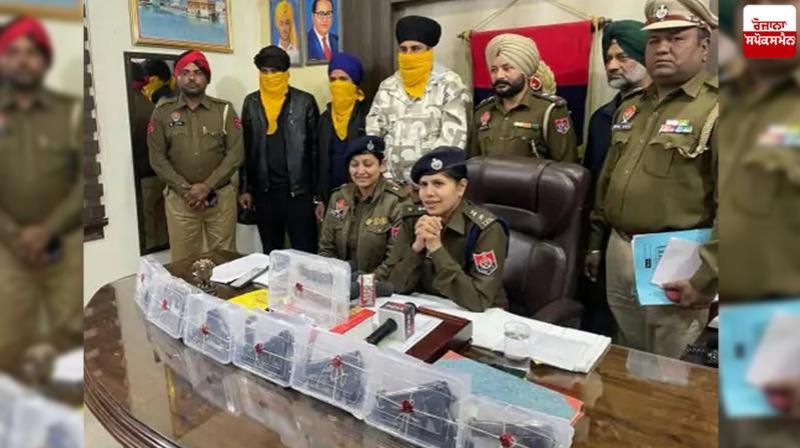 Kapurthala police arrested 3 miscreants in car with weapons News In Hindi