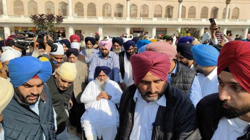 Sukhbir Singh Badal Visits Sri Akal Takht Sahib on Wheelchair news in hindi