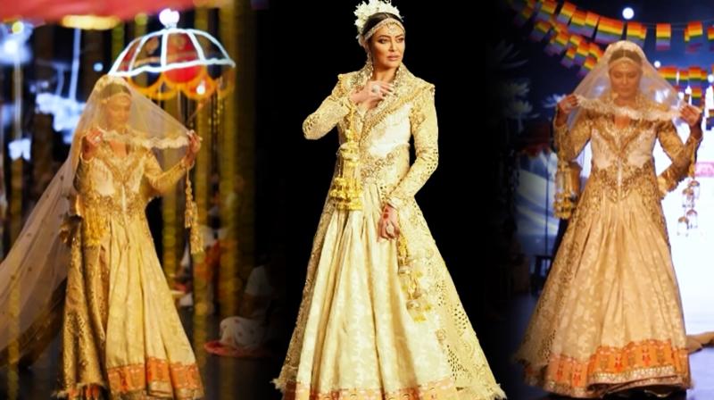 Sushmita Sen did ramp walk in bridal look news in hindi