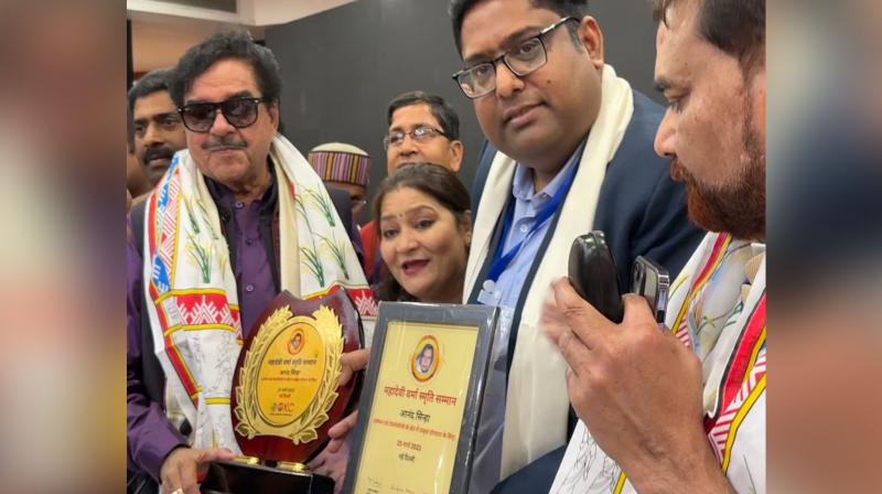 Anand Sinha honored with Mahadevi Verma Smriti Samman