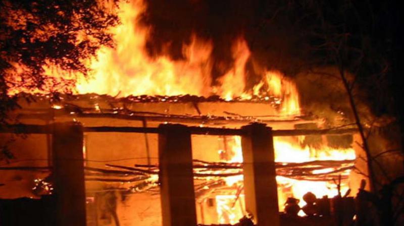 Fire breaks out in a godown in Delhi's Narela (प्रतिकात्मक फोटो)