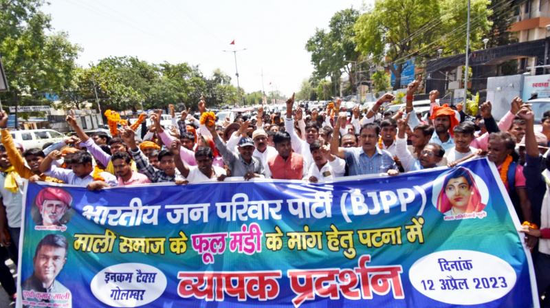 Gardener society demonstrated regarding permanent flower market