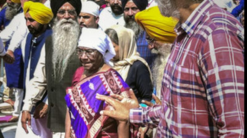 President Murmu reached Amritsar, paid obeisance at the Golden Temple ( फोटो साभार PTI)