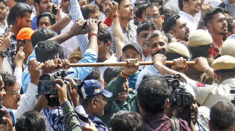 Sarpanchs of Haryana demonstrated against the 'e-tender' policy (सांकेतिक फोटो)