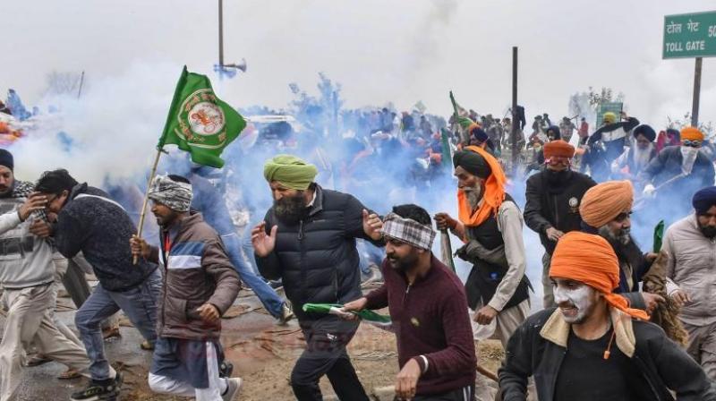 Farmers Protest: Farmers march to Delhi, tear gas shells fired on farmers at Shambhu border news in hindi