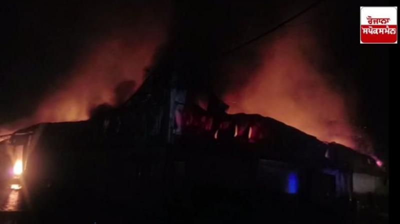 Tarn Taran factory fire, goods worth lakhs reduced to ashes news in hindi