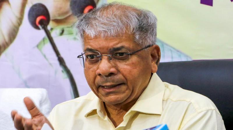 Prakash Ambedkar's party VBA breaks alliance with MVA News In Hindi